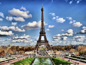 Paris: Seine River Cruise & Eiffel Tower Skip-the-Line Visit by Minivan